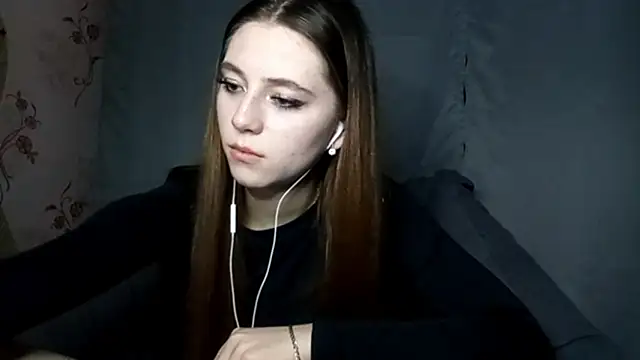 Snapshot of Sophiecuttie chatting on 10/05/25, 03:32 Sophiecuttie online show from 10/05/25, 03:32