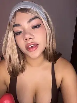 Dakota-Lona online show from 03/25/26, 09:21