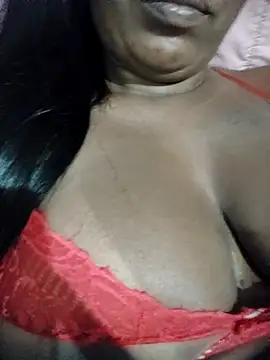 Snapshot of thamihravena chatting on 10/18/25, 11:44 thamihravena online show from 10/18/25, 11:44