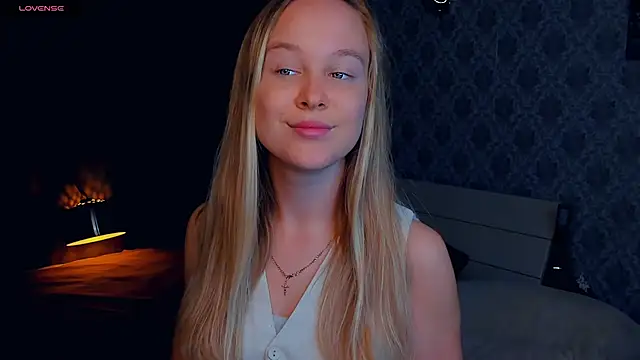 Snapshot of SoonMoor chatting on 09/14/25, 06:18 SoonMoor online show from 09/14/25, 06:18