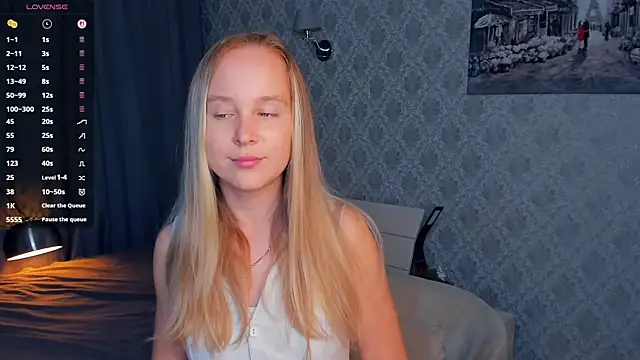 Snapshot of SoonMoor chatting on 09/19/25, 05:35 SoonMoor online show from 09/19/25, 05:35