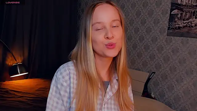 Snapshot of SoonMoor chatting on 09/30/25, 05:18 SoonMoor online show from 09/30/25, 05:18