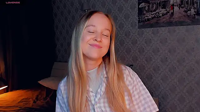 Snapshot of SoonMoor chatting on 10/02/25, 05:42 SoonMoor online show from 10/02/25, 05:42