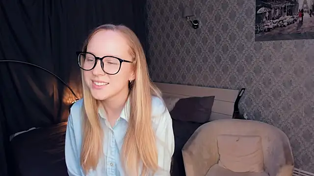 Snapshot of SoonMoor chatting on 10/09/25, 05:11 SoonMoor online show from 10/09/25, 05:11