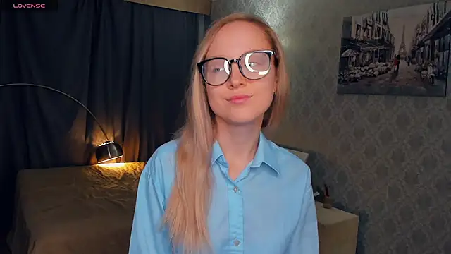 Snapshot of SoonMoor chatting on 11/06/25, 06:42 SoonMoor online show from 11/06/25, 06:42