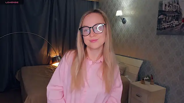 Snapshot of SoonMoor chatting on 11/12/25, 06:08 SoonMoor online show from 11/12/25, 06:08