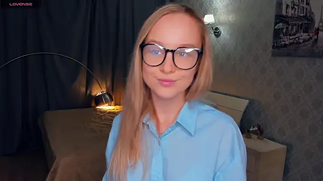 Snapshot of SoonMoor chatting on 11/14/25, 06:17 SoonMoor online show from 11/14/25, 06:17