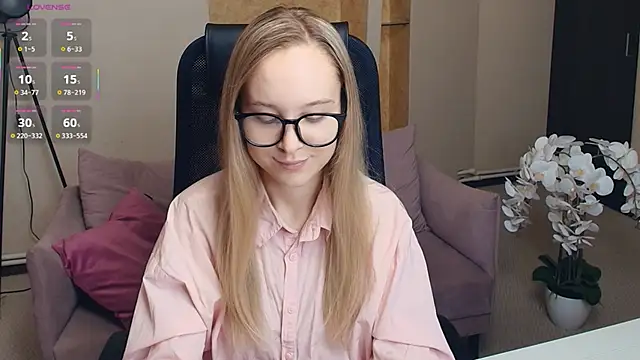 Snapshot of SoonMoor chatting on 11/30/25, 07:18 SoonMoor online show from 11/30/25, 07:18