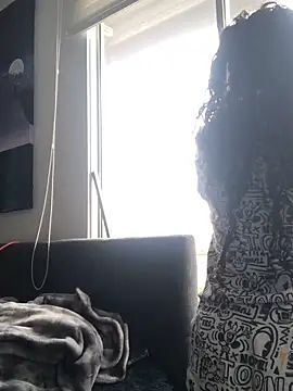 Snapshot of Paris_11 chatting on 11/15/25, 12:45 Paris 11 online show from 11/15/25, 12:45