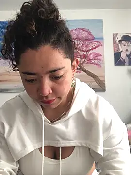 Snapshot of Paris_11 chatting on 11/18/25, 02:10 Paris 11 online show from 11/18/25, 02:10