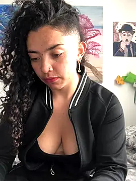 Snapshot of Paris_11 chatting on 11/24/25, 06:07 Paris 11 online show from 11/24/25, 06:07