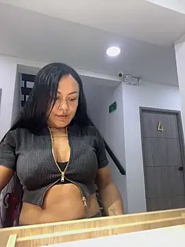 Snapshot of TiffanyyLam chatting on 09/14/25, 11:20 TiffanyyLam online show from 09/14/25, 11:20