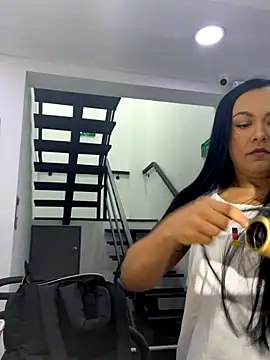 Snapshot of TiffanyyLam chatting on 09/26/25, 11:03 TiffanyyLam online show from 09/26/25, 11:03