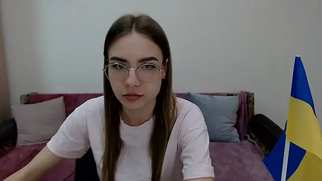 Snapshot of aSingleOne chatting on 10/17/25, 08:00 aSingleOne online show from 10/17/25, 08:00