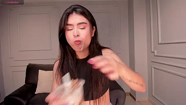 LucyWeiss  online show from 10/06/25, 07:55