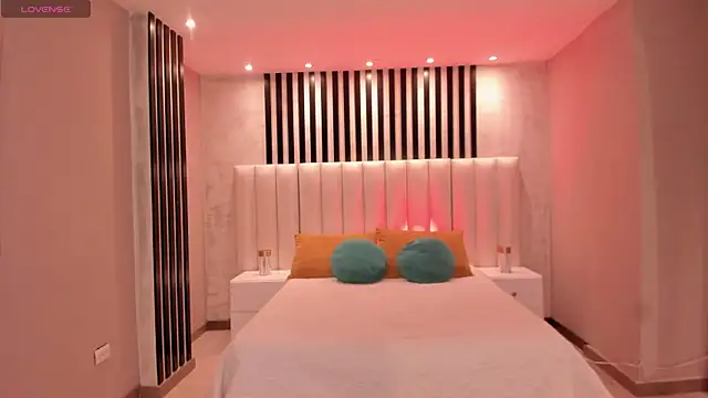 LucyWeiss  online show from 11/12/25, 08:41