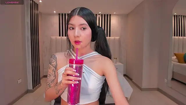 LaurentConnor online show from 11/11/25, 03:50