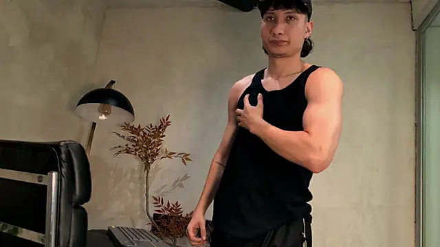 Snapshot of enzo_steel chatting on 11/29/25, 07:11 enzo steel online show from 11/29/25, 07:11