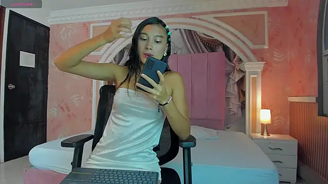 Snapshot of Ivy_rae_xxx chatting on 10/25/25, 09:20 Ivy rae xxx online show from 10/25/25, 09:20