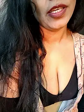 Snapshot of Deepa_Sharma143 chatting on 02/03/26, 02:53 Deepa Sharma143 online show from 02/03/26, 02:53