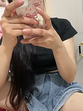 Snapshot of _sury00_ chatting on 10/05/25, 12:25 sury00 online show from 10/05/25, 12:25