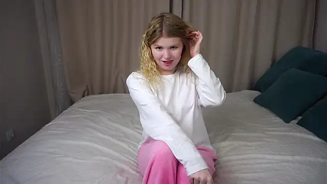 Snapshot of ShontaWasilko chatting on 09/25/25, 08:12 ShontaWasilko online show from 09/25/25, 08:12