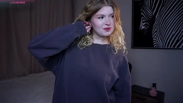 Snapshot of ShontaWasilko chatting on 11/09/25, 05:33 ShontaWasilko online show from 11/09/25, 05:33