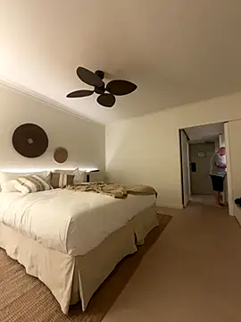 aussiepeaches online show from 12/23/25, 10:02