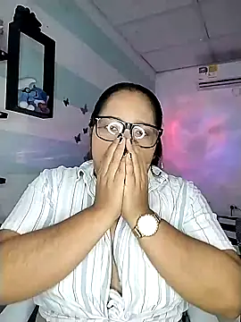 Angelly ricura online show from 10/17/25, 02:41