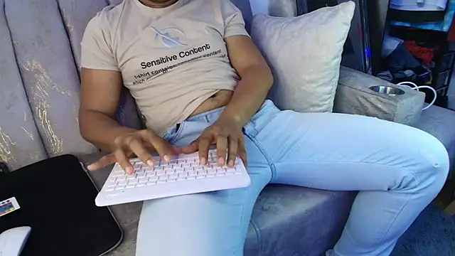 Snapshot of Misterjhons2 chatting on 09/12/25, 03:45 Misterjhons2 online show from 09/12/25, 03:45