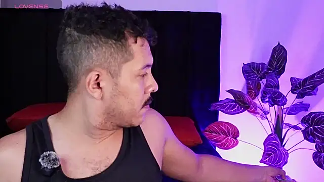 Snapshot of Misterjhons2 chatting on 04/08/26, 12:54 Misterjhons2 online show from 04/08/26, 12:54