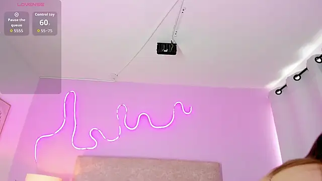 Snapshot of EmaRae1499 chatting on 10/07/25, 04:04 EmaRae1499 online show from 10/07/25, 04:04