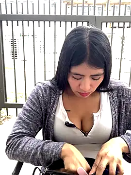 Adele Pinkk online show from 09/26/25, 04:11