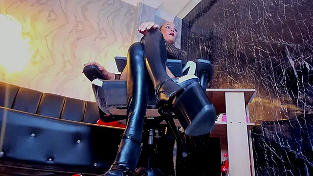 Nicollemillf online show from 09/25/25, 10:13