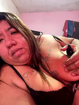 Snapshot of Wenlop chatting on 10/11/25, 03:32 Wenlop online show from 10/11/25, 03:32