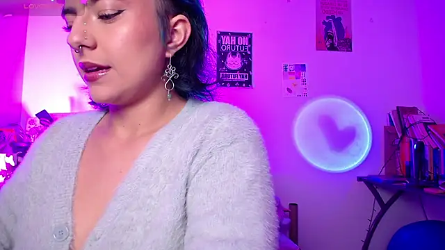 Snapshot of AlmaNanax chatting on 11/20/25, 04:45 AlmaNanax online show from 11/20/25, 04:45