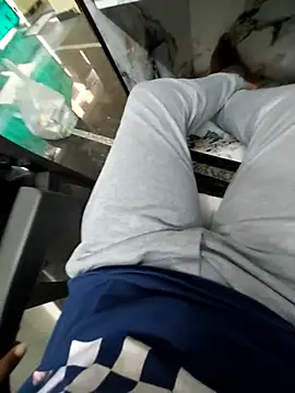 Snapshot of mommylover5 chatting on 10/01/25, 11:38 mommylover5 online show from 10/01/25, 11:38