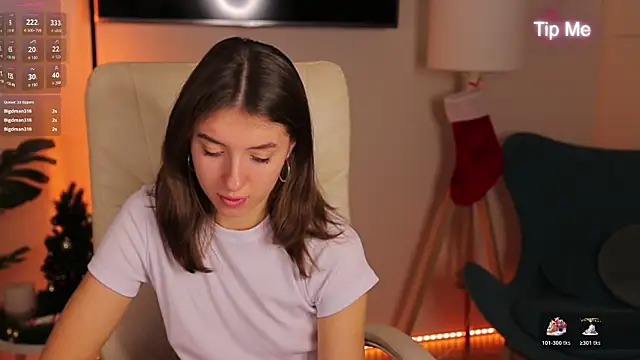 Snapshot of SweetVikki chatting on 12/14/25, 08:30 SweetVikki online show from 12/14/25, 08:30