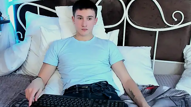 Snapshot of David__Diamond chatting on 11/30/25, 04:00 David Diamond online show from 11/30/25, 04:00