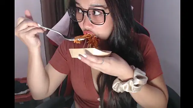 Snapshot of Chubby_HotLady chatting on 11/19/25, 02:39 Chubby HotLady online show from 11/19/25, 02:39