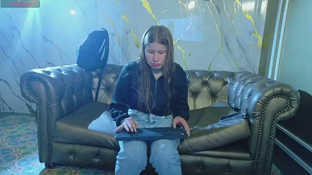 Olivia11  online show from 12/17/25, 11:27