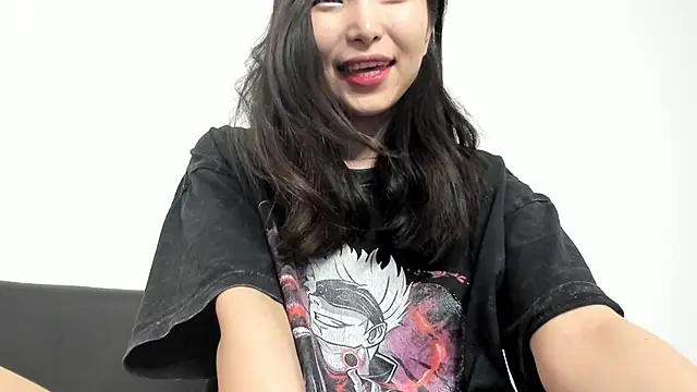 Snapshot of Soyun_Mia chatting on 11/28/25, 04:31 Soyun Mia online show from 11/28/25, 04:31