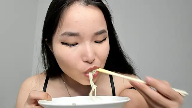 Soyun Mia online show from 04/10/26, 12:21