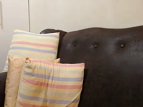 Snapshot of bustylaura4u chatting on 10/25/25, 03:51 bustylaura4u online show from 10/25/25, 03:51