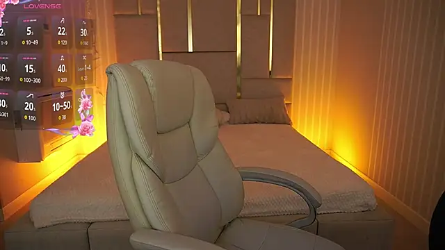 Snapshot of MirielleNymph chatting on 10/06/25, 06:00 MirielleNymph online show from 10/06/25, 06:00