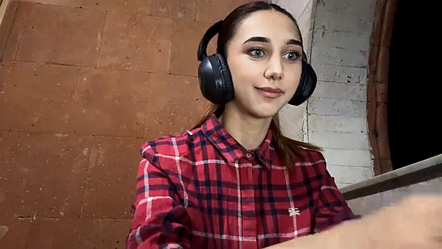 LinaMour online show from 09/10/25, 09:59