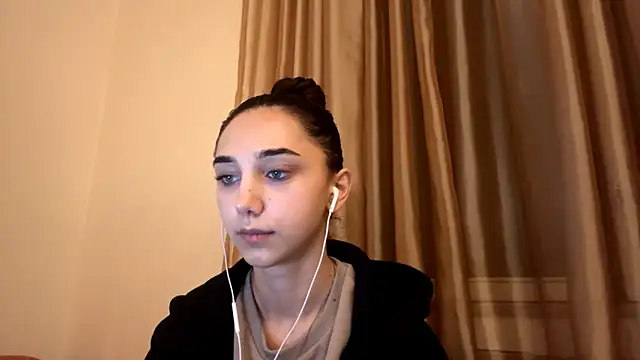 LinaMour online show from 10/04/25, 10:08