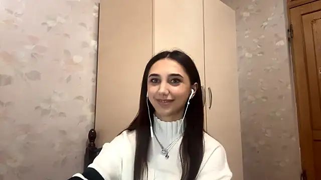 LinaMour online show from 10/11/25, 10:30