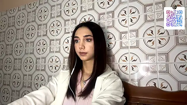 LinaMour online show from 11/23/25, 10:09