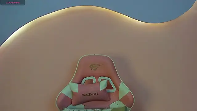 SkylerBloomm online show from 11/03/25, 03:41